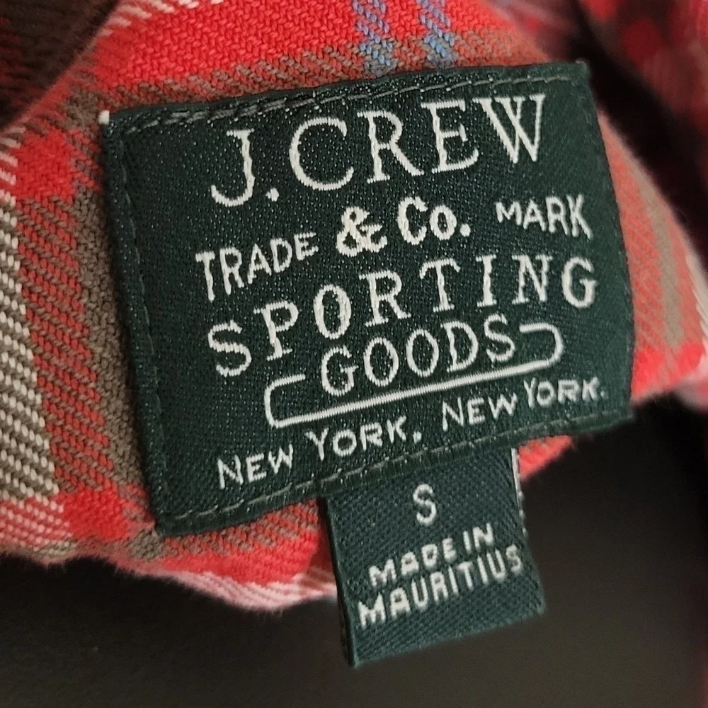 J. Crew Men's Plaid Casual Outdoors Button Down - Size (S) - Preloved